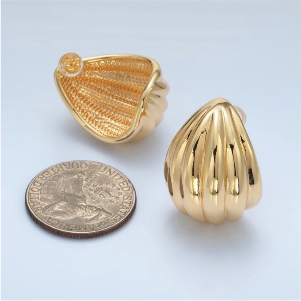NEW 24k Gold Filled Seashell Design Stud Earrings - Picture 3 of 6